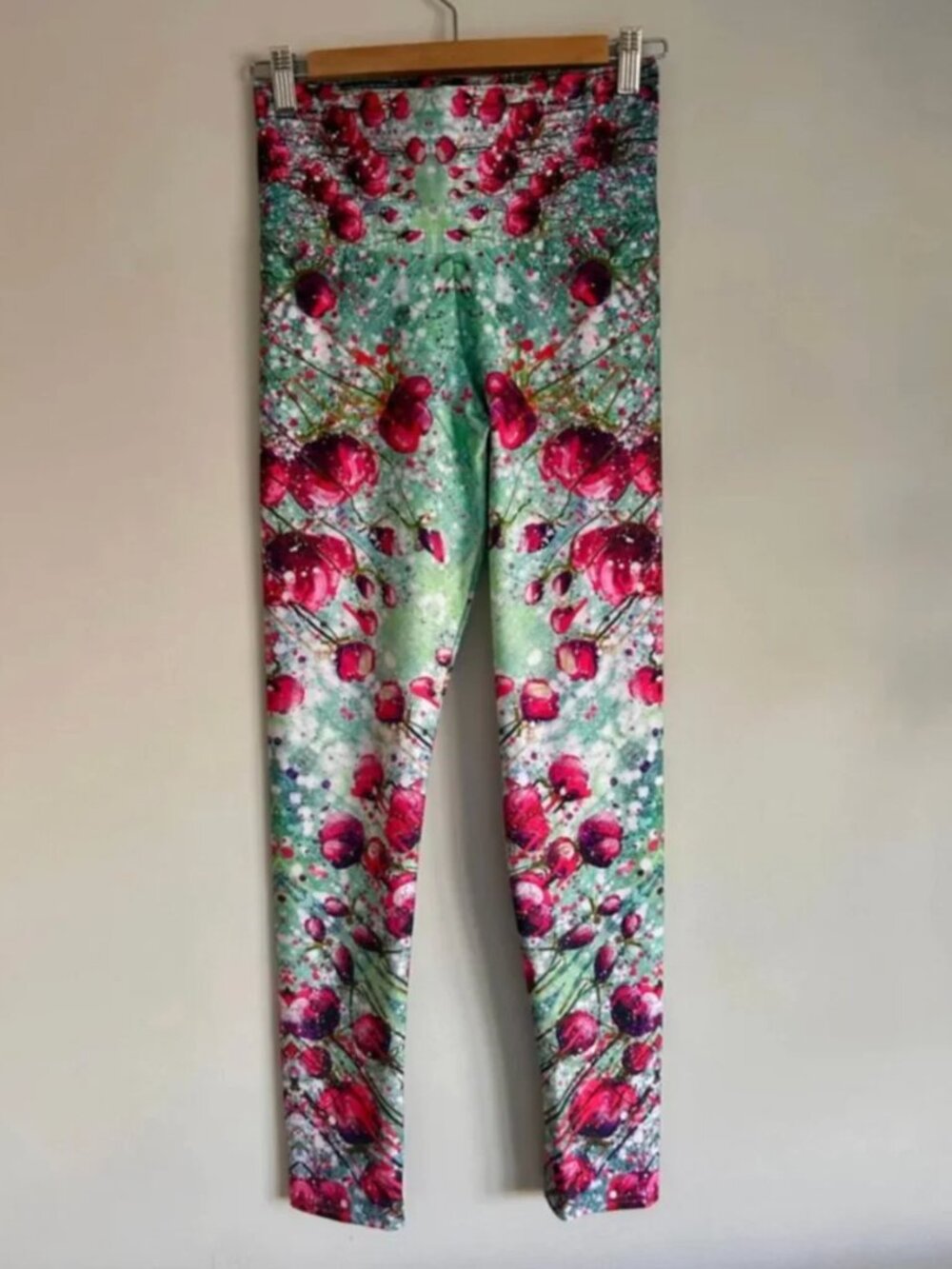Hanna Stone Floral Leggings M Canadian Made Ecopoly